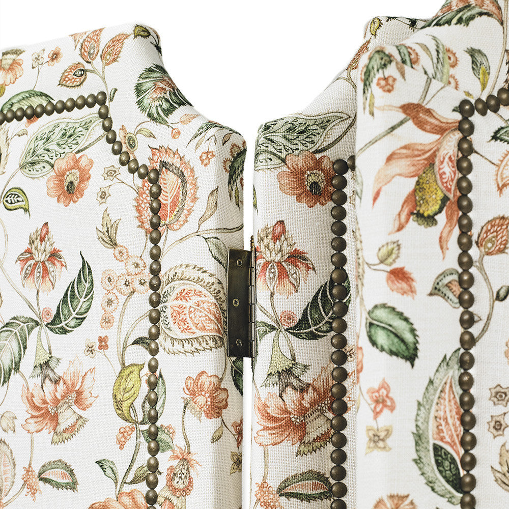 Biombo de madera tapizado con lino estampado con diseño paisley