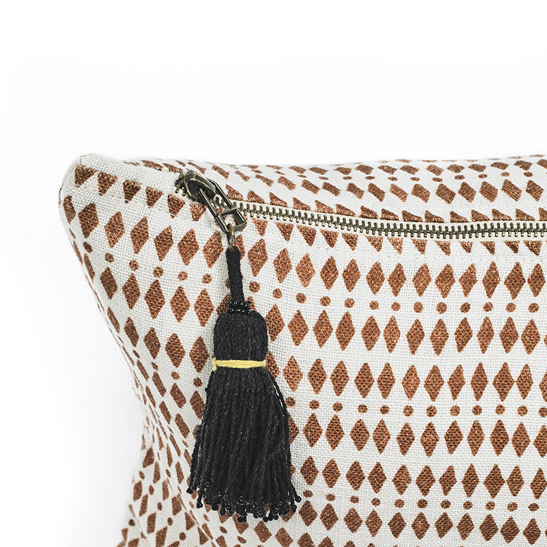 CUSHION COVER · PURE WASHED LINEN · KALAHARI MOTIF · WHITE/TERRACOTTA