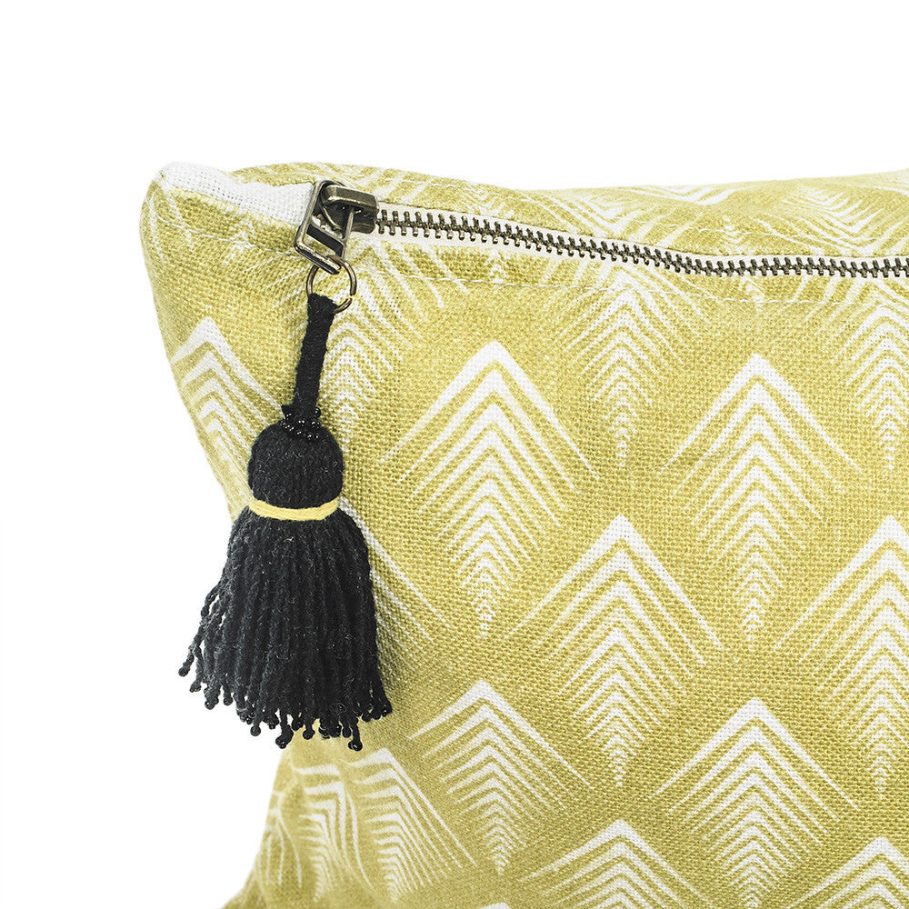 CUSHION COVER · PURE WASHED LINEN · NAMIBIA MOTIF LIME/WHITE