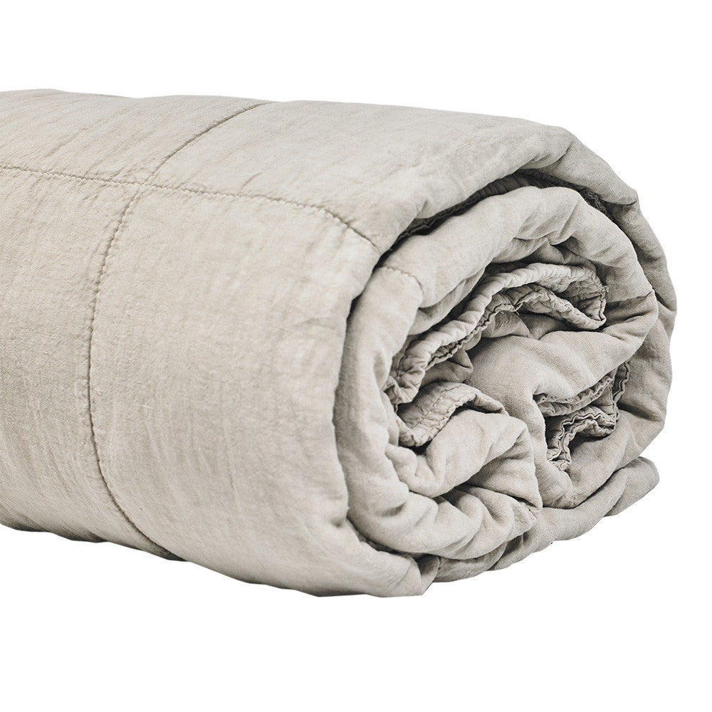 Edredon enrollado de lino lavado beige